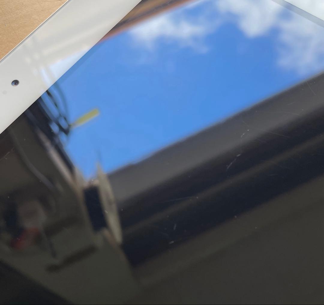 iPad 第6世代　A1893　Wi-Fiモデル　シルバー　32GB #1