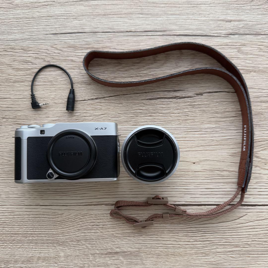 FUJIFILM ミラーレス一眼カメラ X-A7 レンズキット シルバー