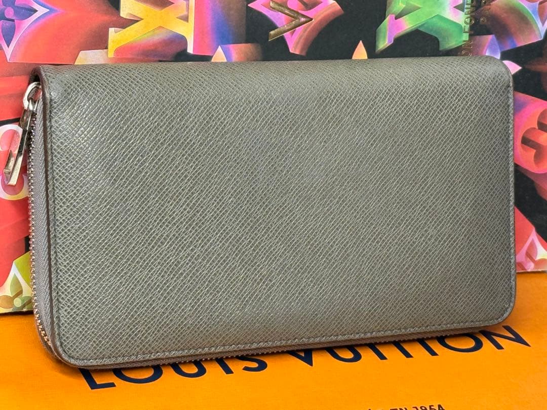 ルイヴィトン　タイガ　ジッピーオーガナイザー長財布　グレー系