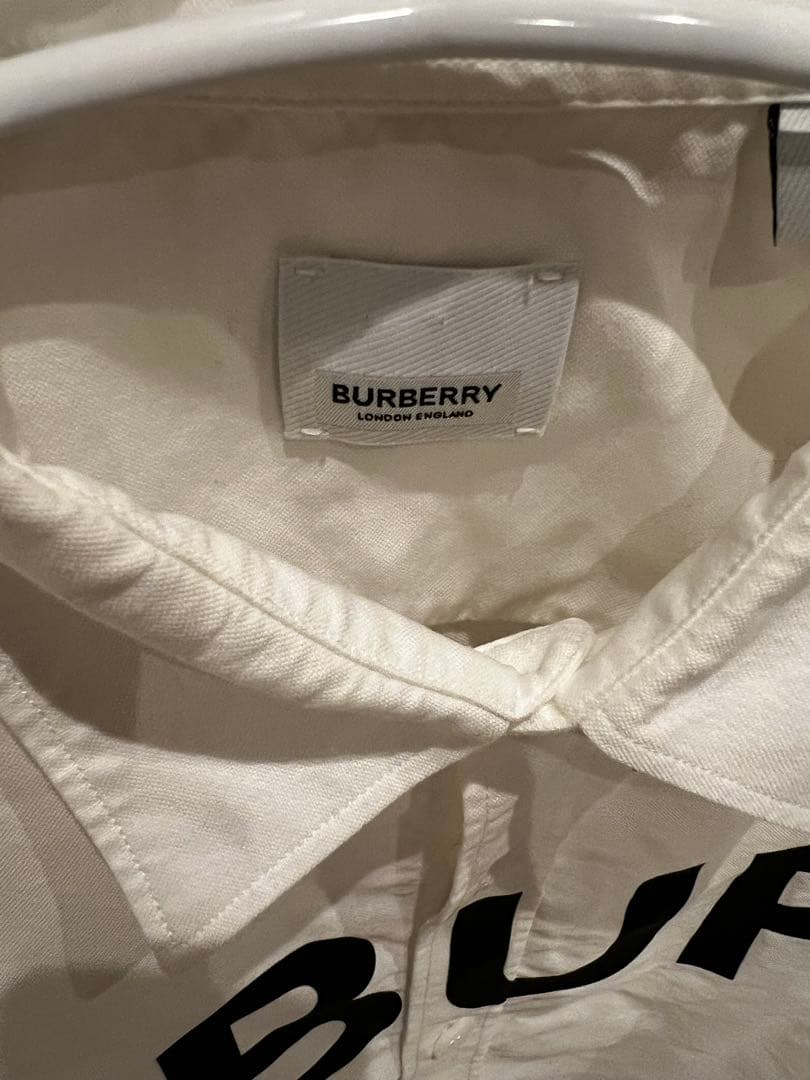 BURBERRY ロゴ入り ホワイトシャツ
