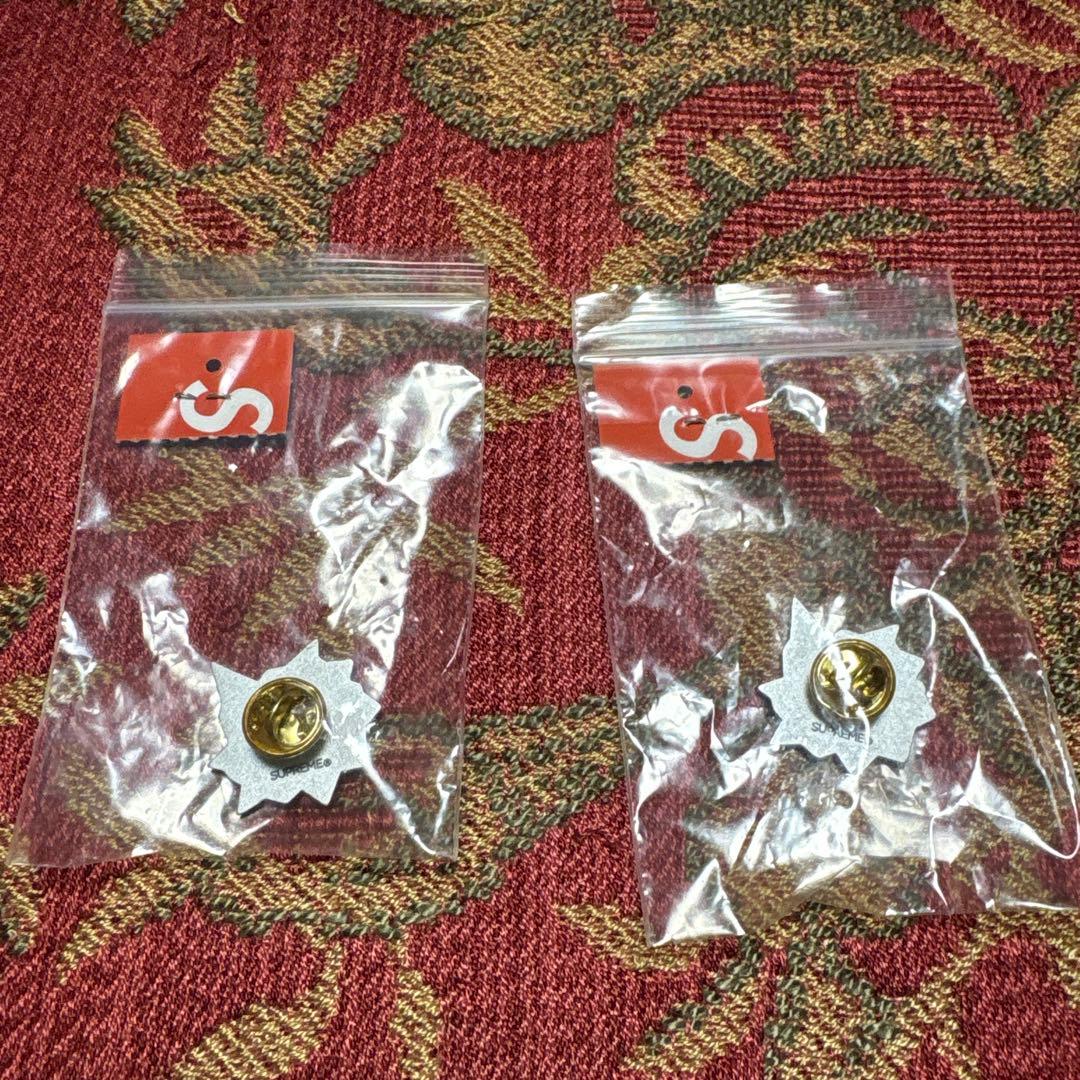 Nate Lowman Supreme Bullet Hole Pinピンズ弾痕