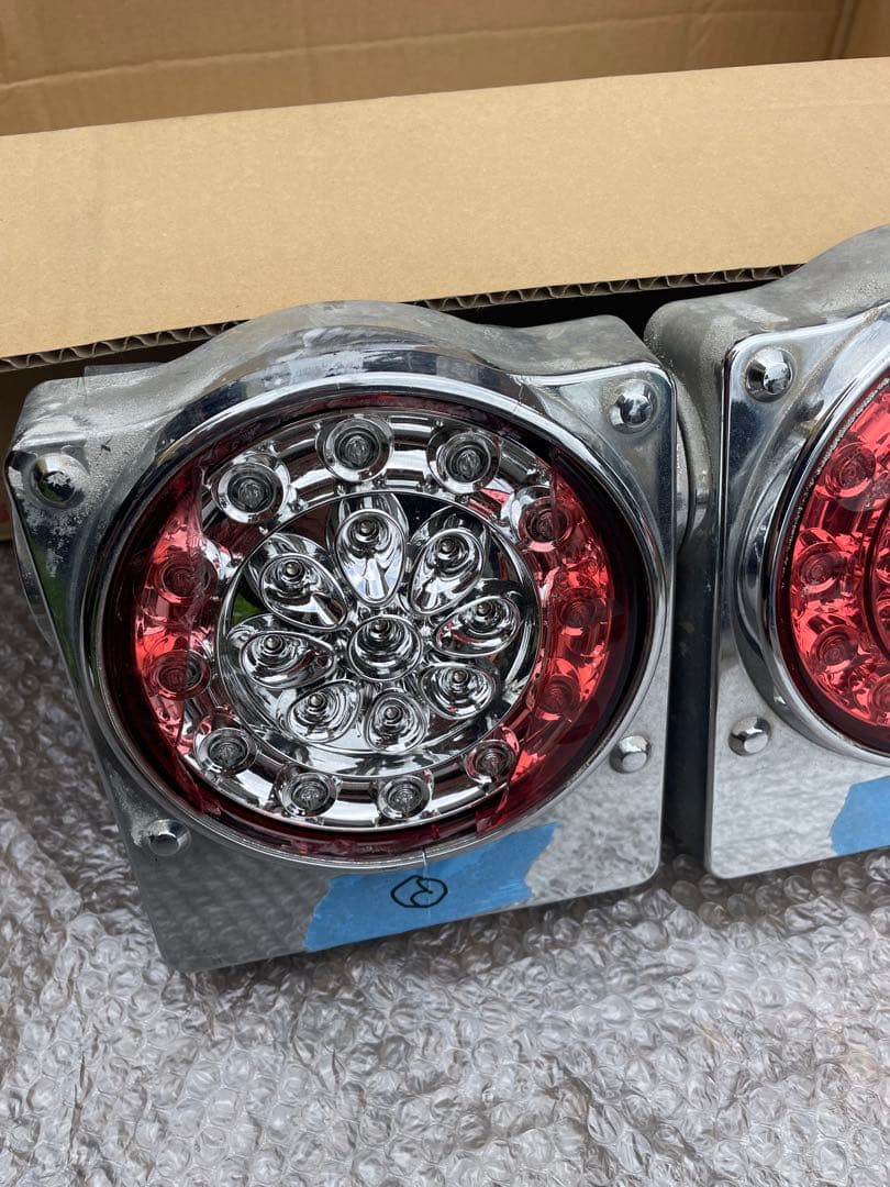 3連　丸テールランプ