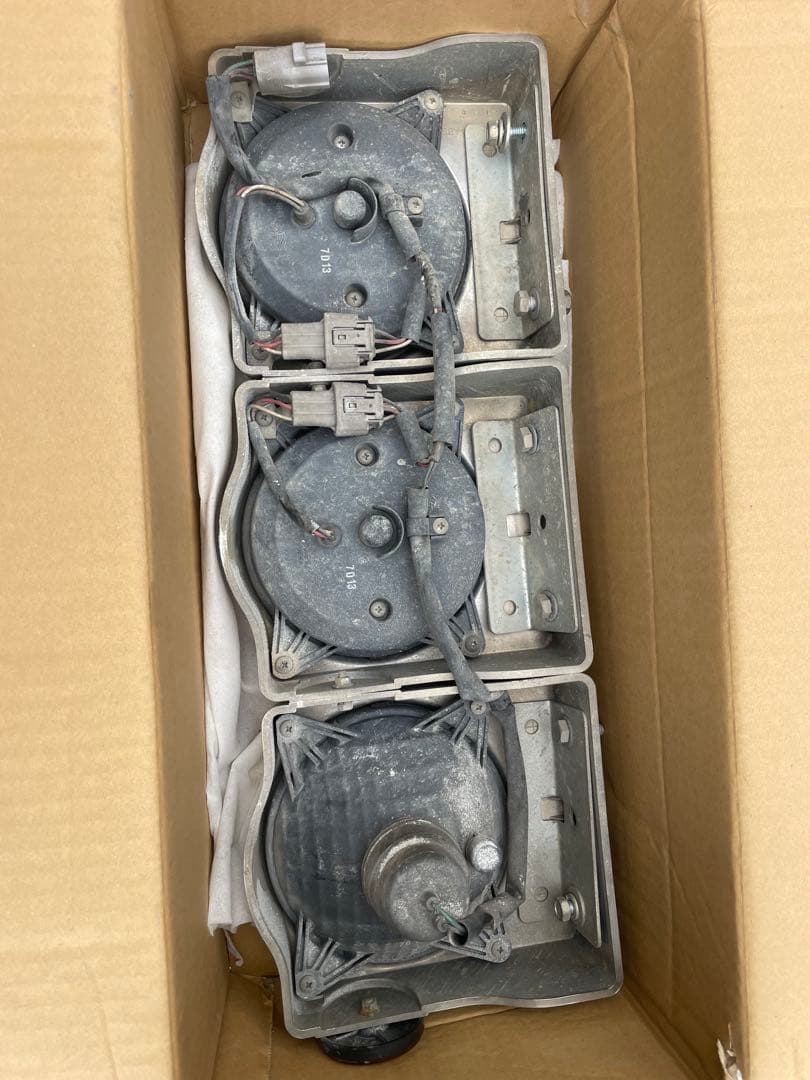 3連　丸テールランプ