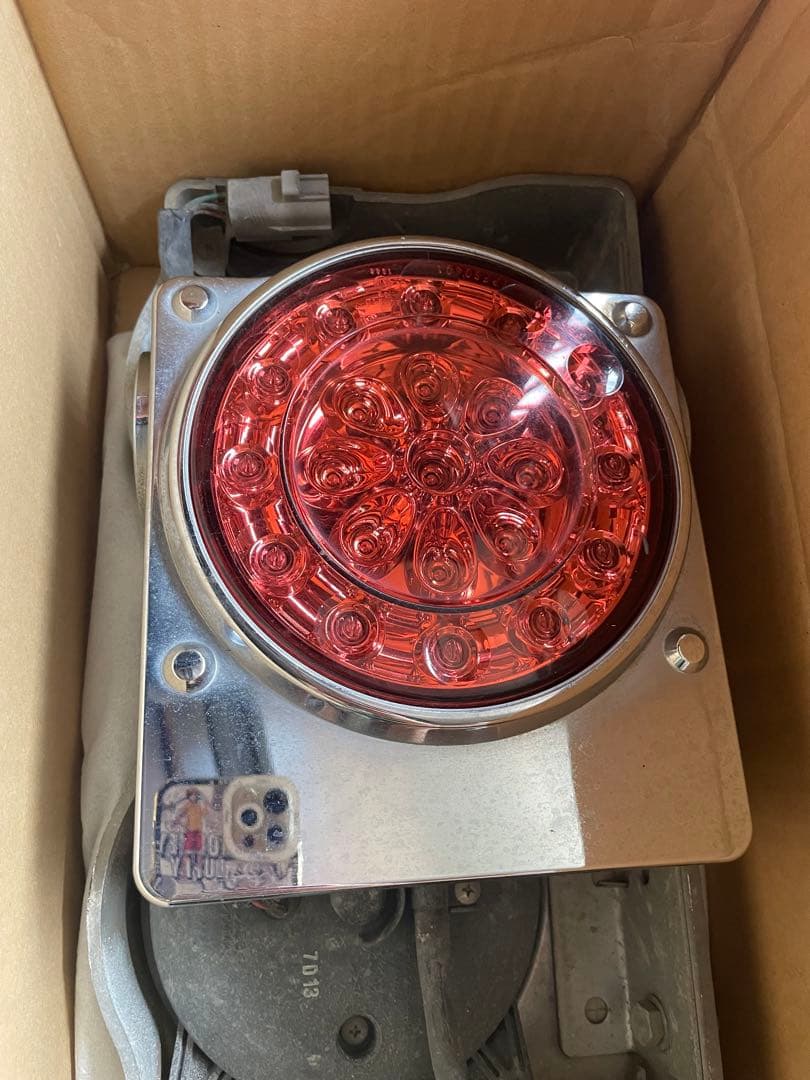 3連　丸テールランプ