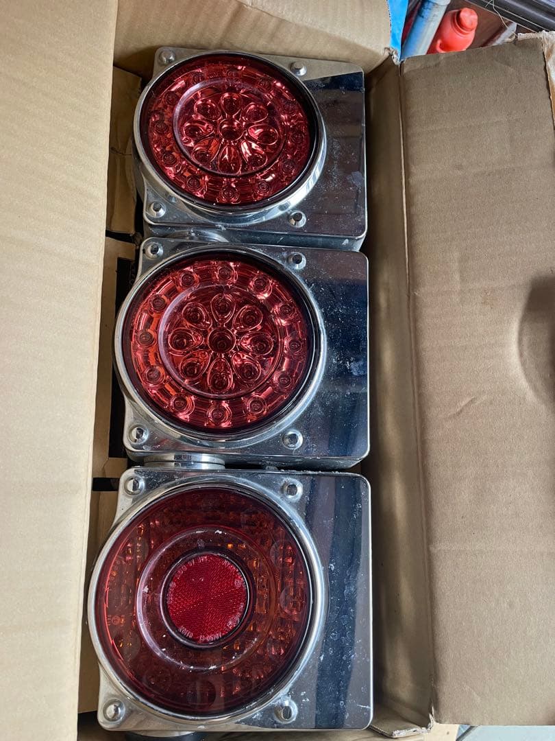 3連　丸テールランプ