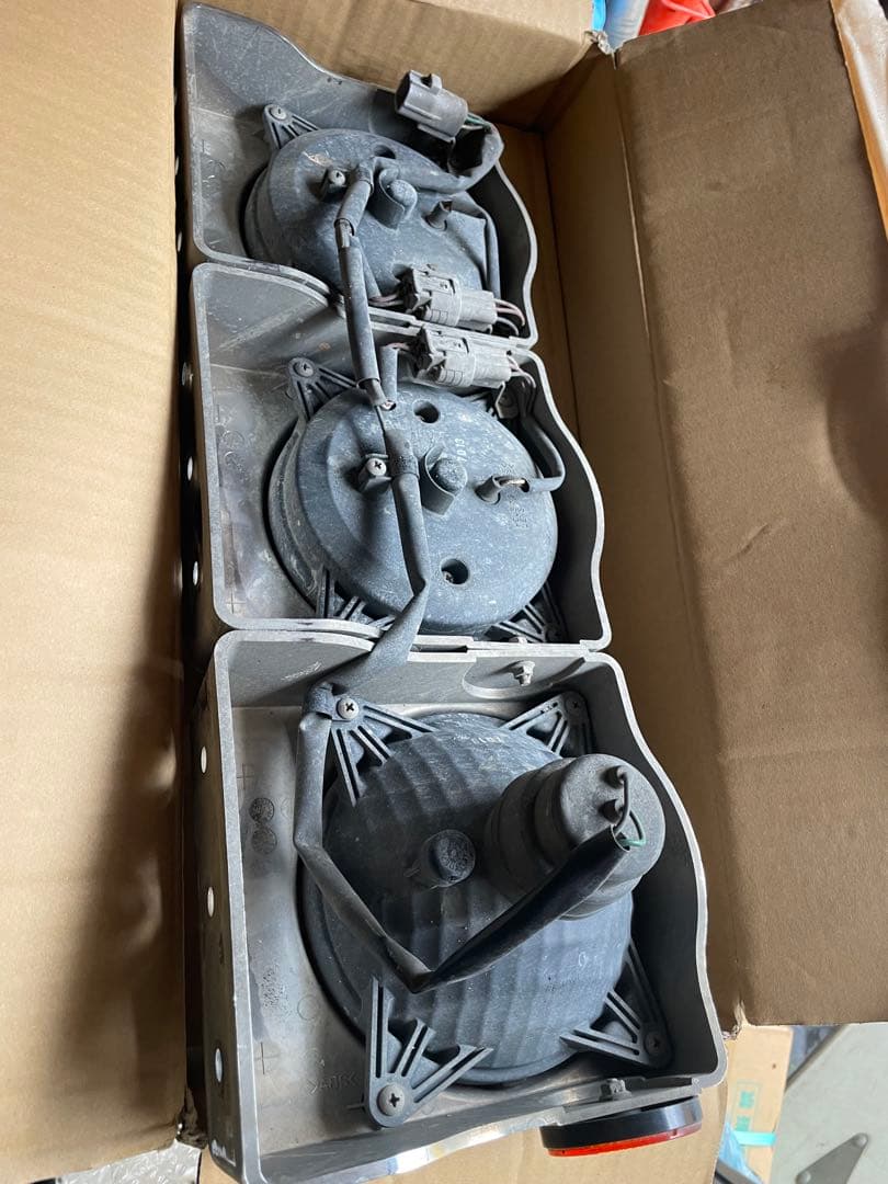 3連　丸テールランプ