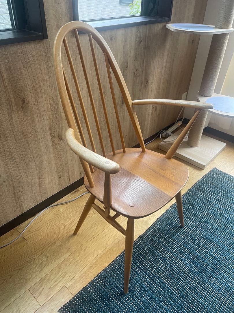 アーコール　ダイニングテーブル1台、肘掛けチェア2台　セット