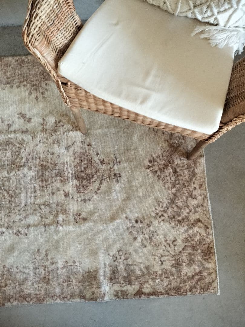 ベージュとミルクティーのヴィンテージラグ　雅姫さんNo.685