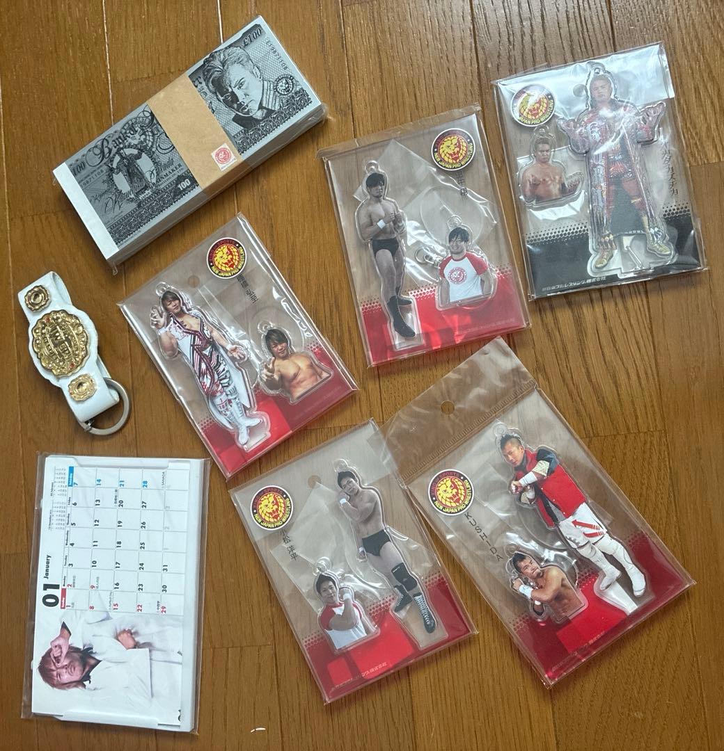 新日本プロレスまとめ売り カレンダー アクスタ オカダドルメモ キーホルダー等
