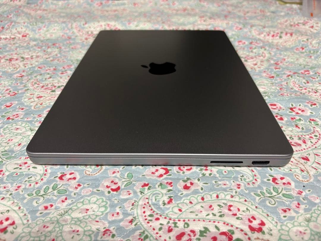Apple MacBook Pro M3 14インチ 8GB 1TB SSD