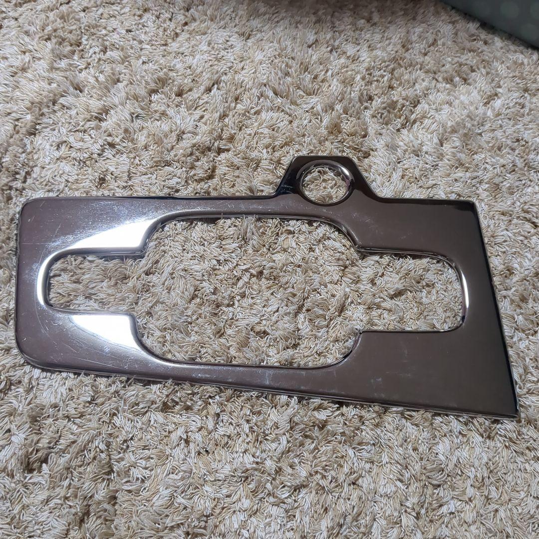 17スーパーグレート 三菱ふそう純正運転席側ドアノブガーニッシュ