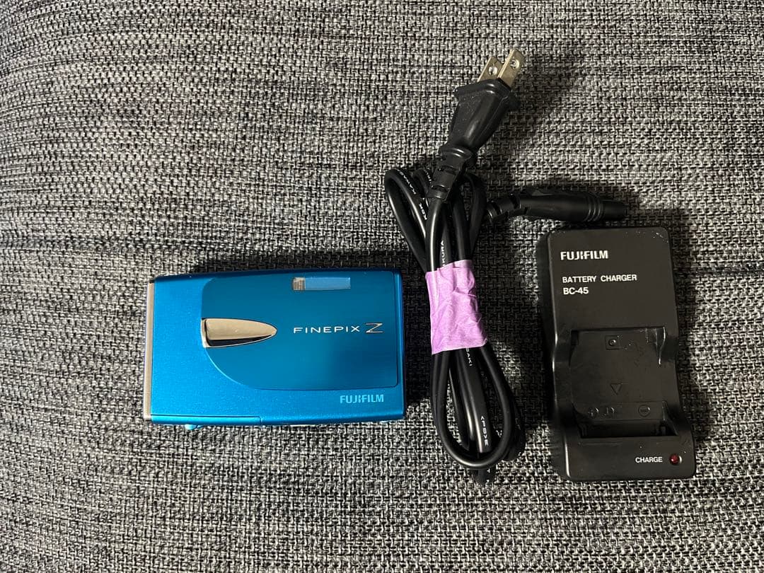 FINEPIX Z20FD青色 デジタルカメラ 本体と充電器 美品作動、充電OK