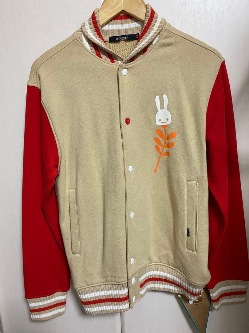 CUNE スタジャン サイズ2 ベージュ/赤