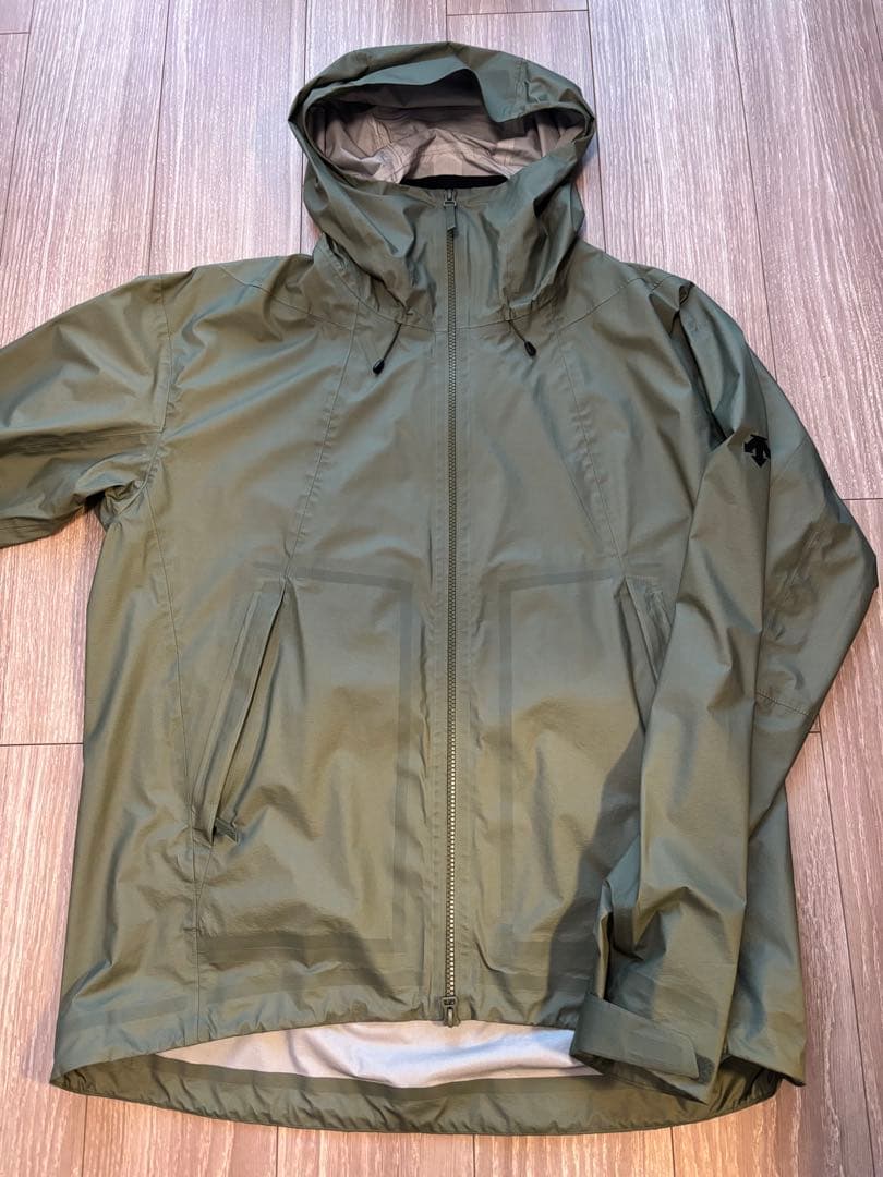 DESCENTE ALLTERRAIN 超軽量防水ジャケット