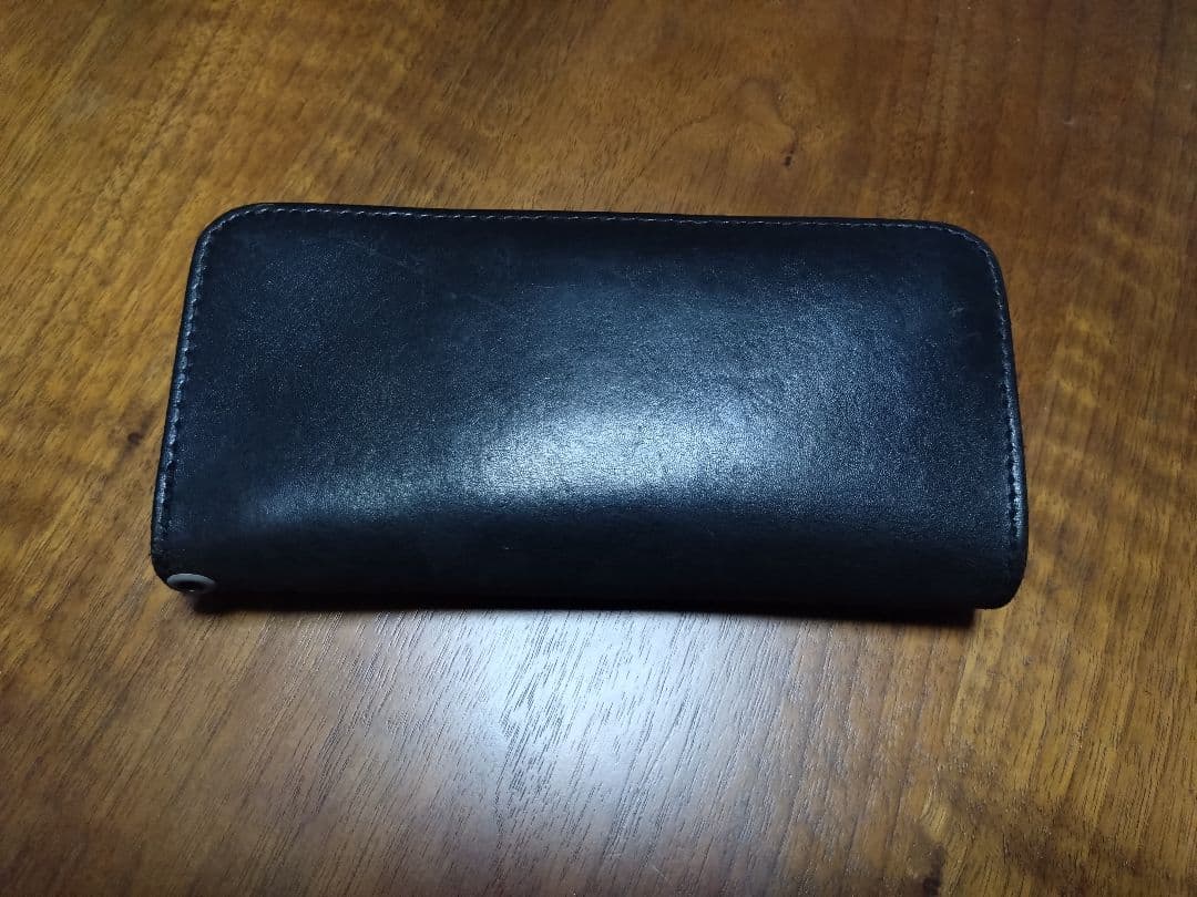 HTC 　長財布　ピラミッドスタッズ　本革　ブラック　黒