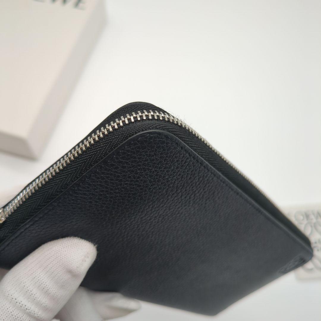 【未使用級】ロエベ レザー 長財布 ラウンドファスナー アナグラム 黒 シボ皮