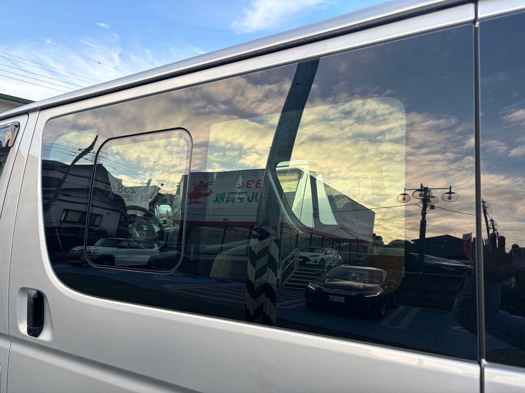 新車外し　200系ハイエースバン用 サイド小窓ガラス　左右セット