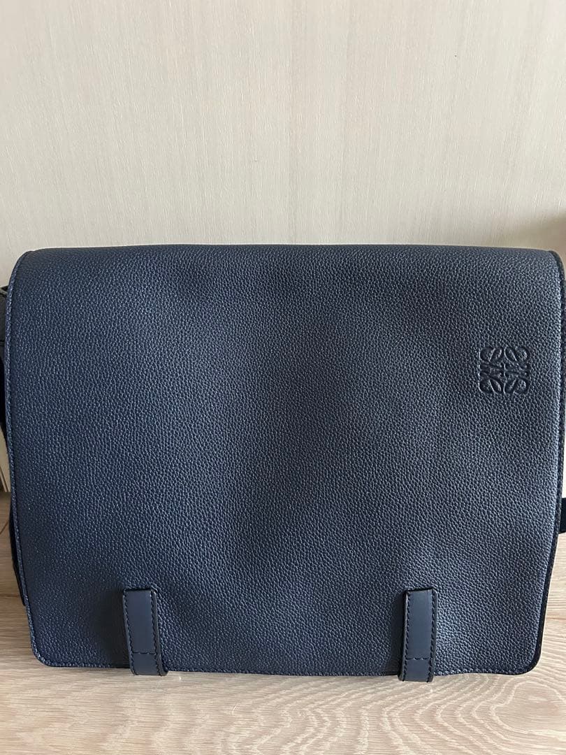 ♪ ロエベネイビー レザー メッセンジャーバッグ