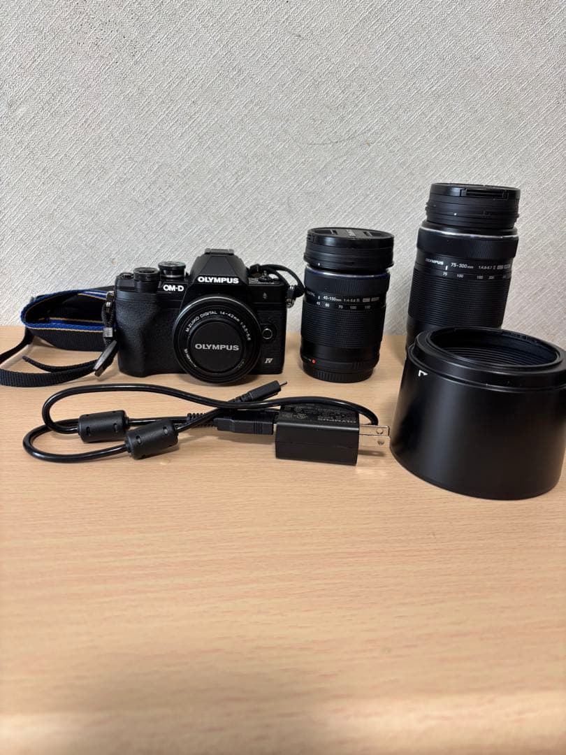 オリンパスOM-D mark Ⅳ Wズームレンズ付き