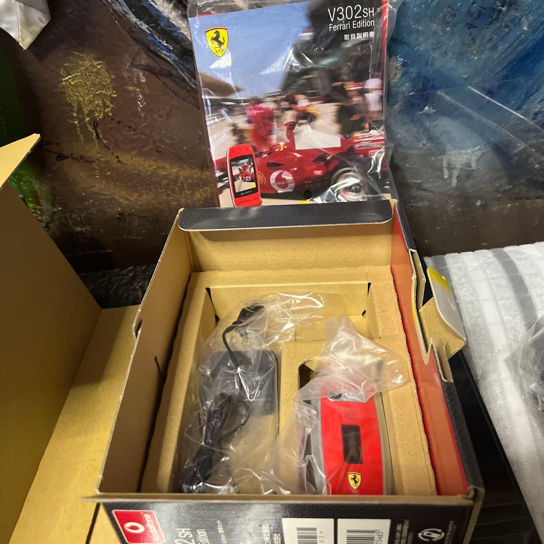 V302SH Ferrari Edition Vodafone 本体
