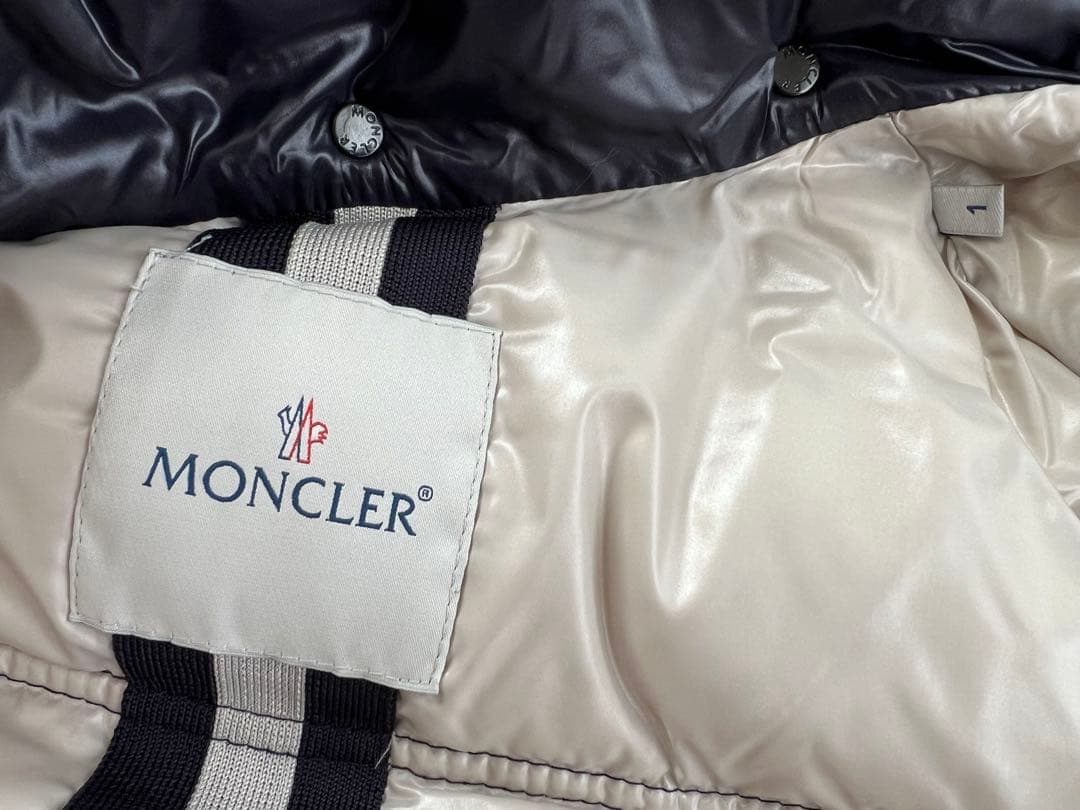 MONCLER ダウンジャケットネイビー綺麗な品物です。size1