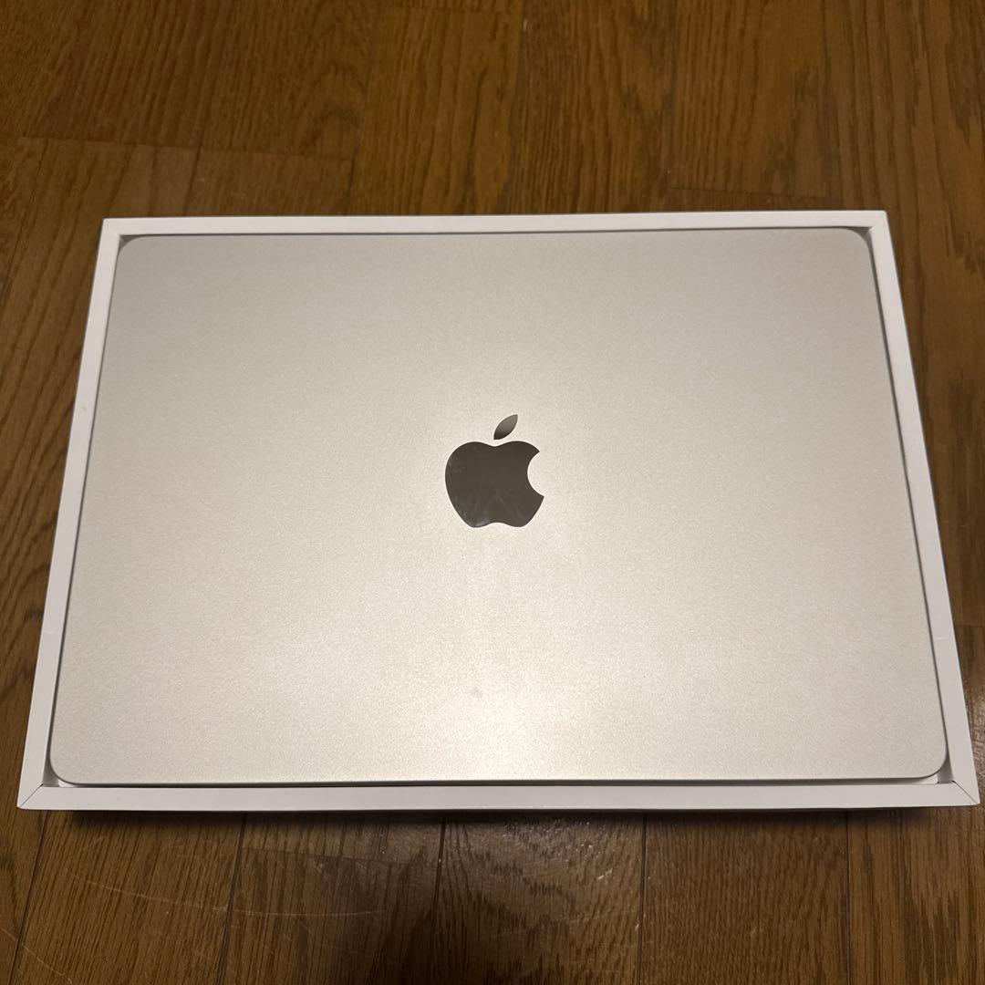 MacBookAir MLY13J/A M2 スターライト 放充電14回　美品