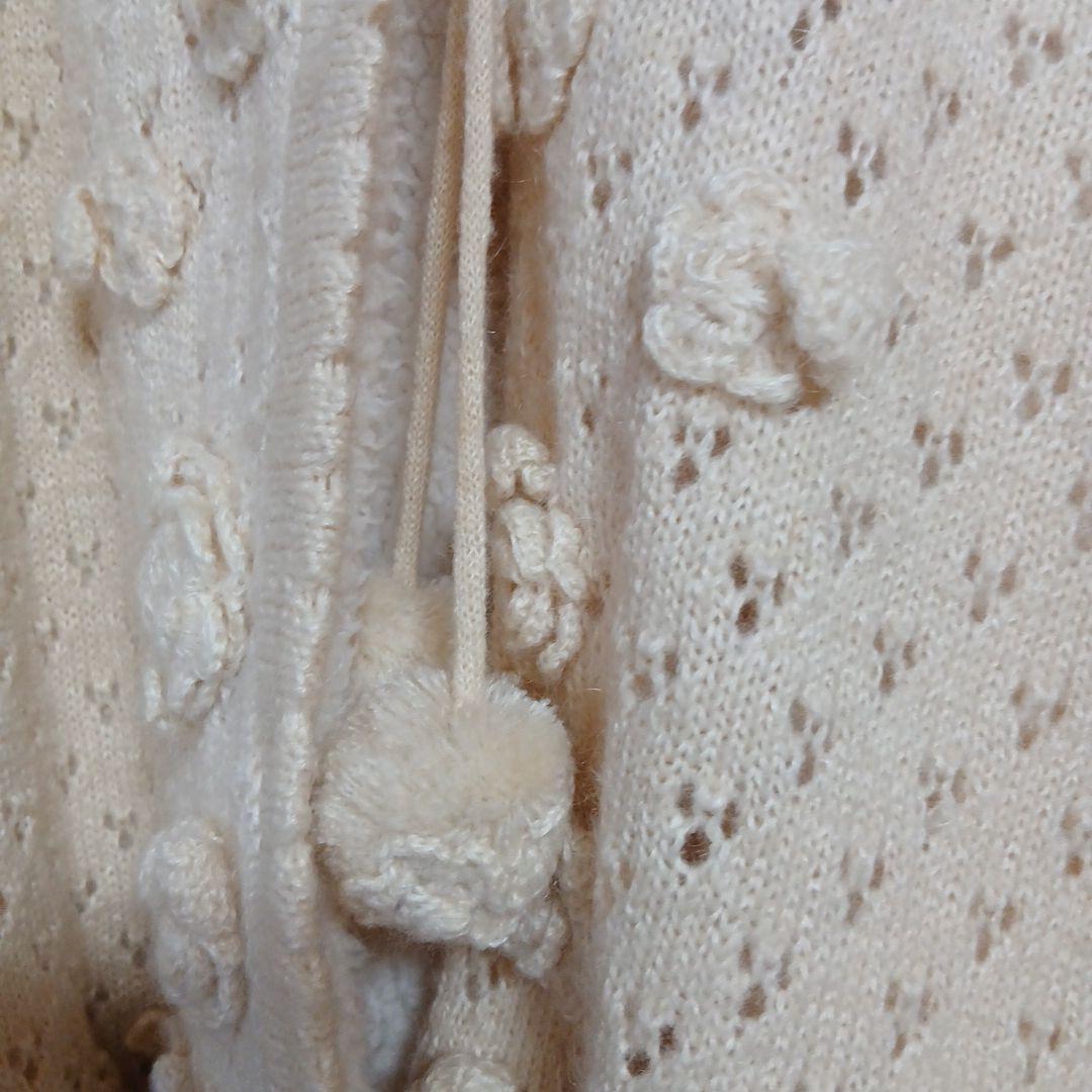 アイボリー 花モチーフ ニット　ポンチョフード付き