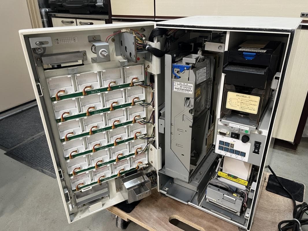 ジャンク 小型 グローリー 業務用 券売機 KM-S100-E 新紙幣非対応