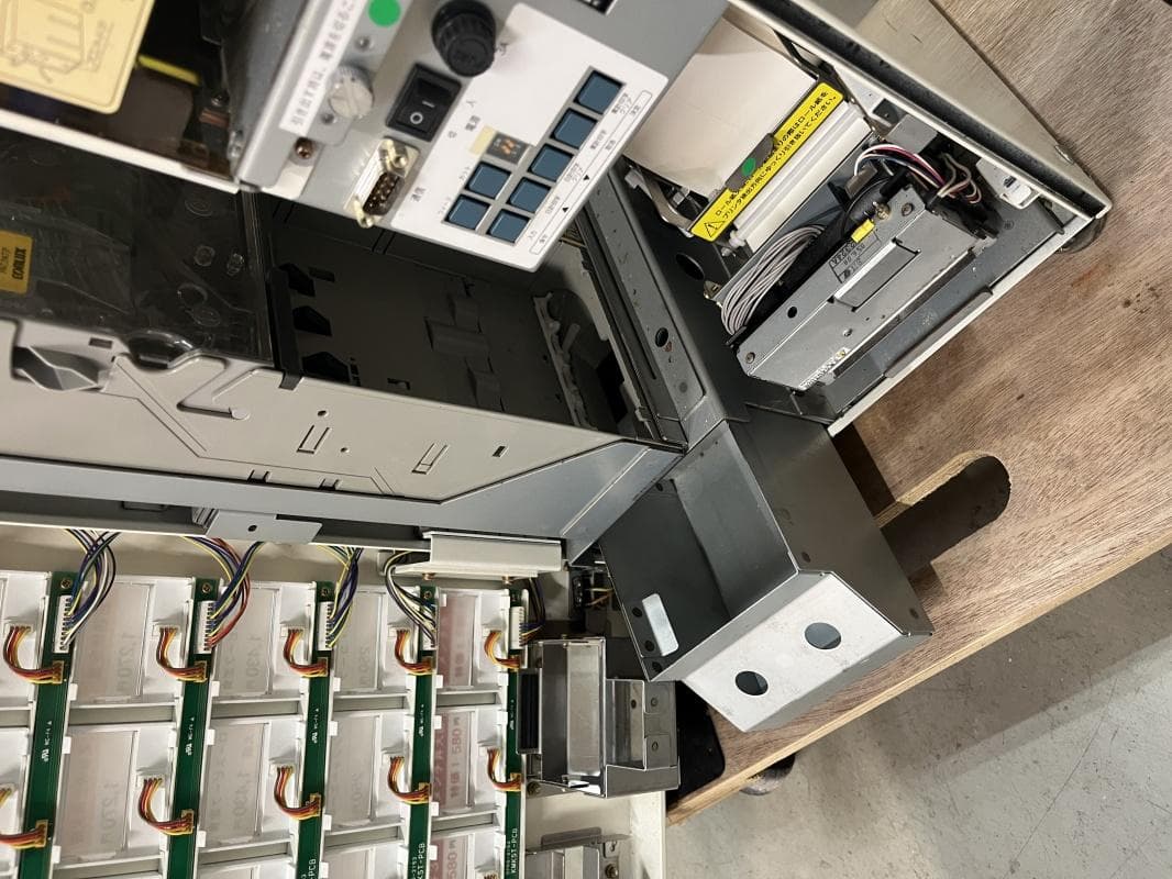 ジャンク 小型 グローリー 業務用 券売機 KM-S100-E 新紙幣非対応