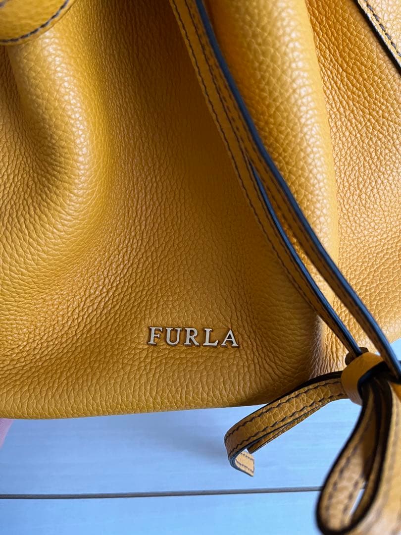 FURLA イエロー バケツバッグ