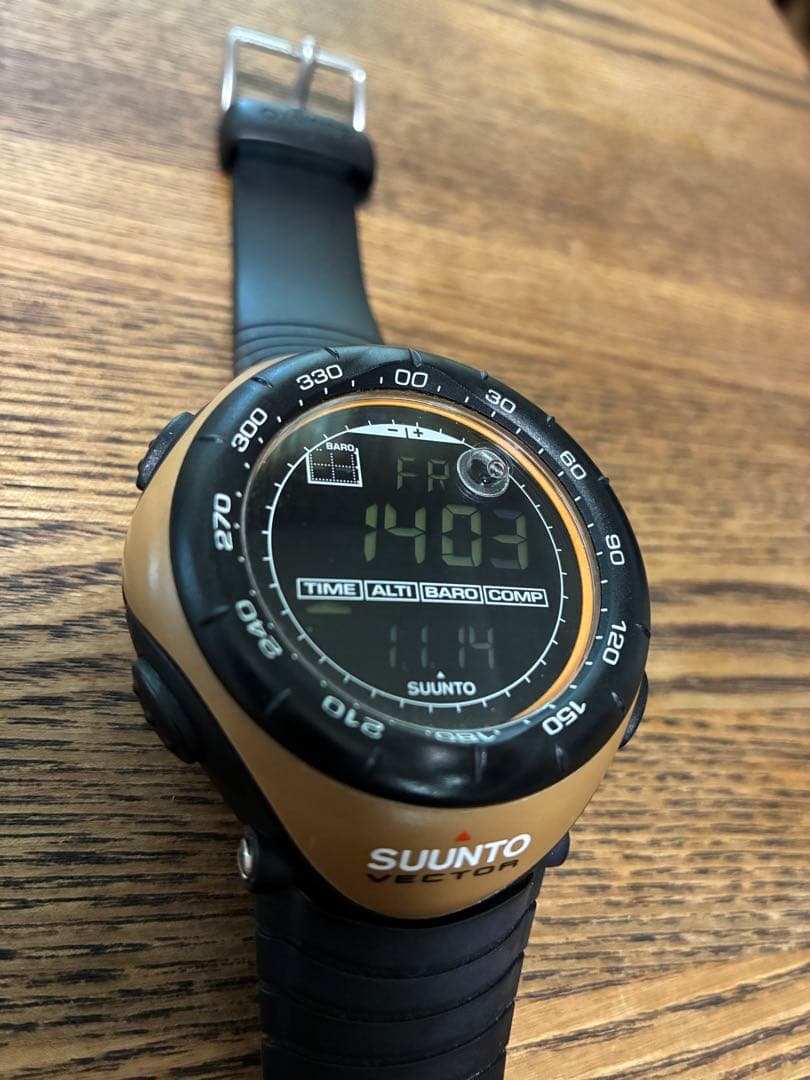 【美品】SUUNTO スント VECTOR ヴェクター ブラウン デジタル腕時計