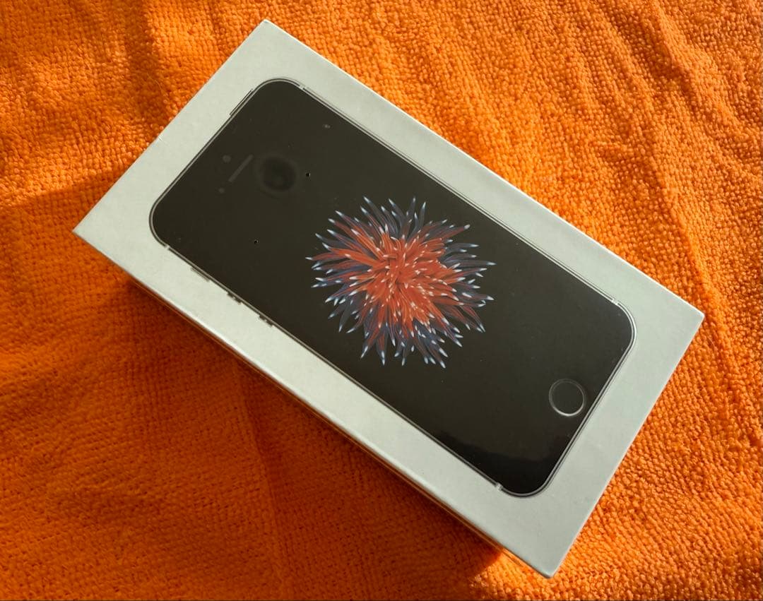 超レア　Apple iPhone SE (未開封)