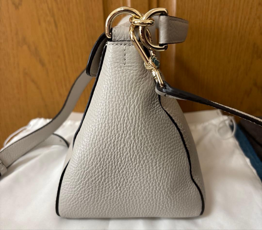 変更！FURLA グレー ショルダーバッグ レザー製