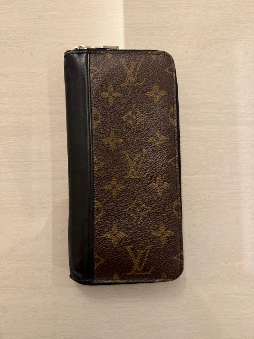 LOUIS VUITTON ヴェルティカル マカサー ジッピーウォレット　財布