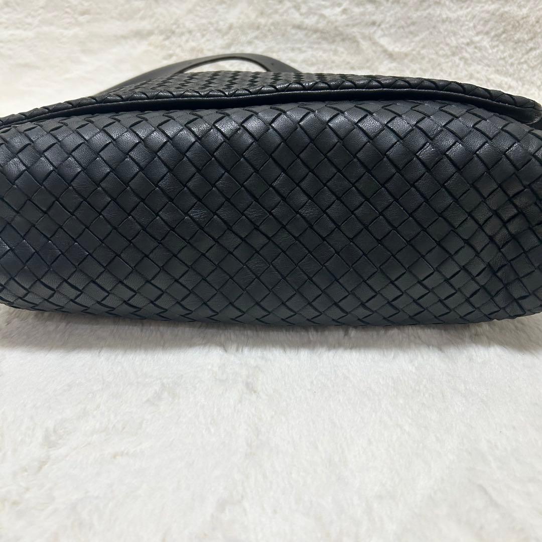 【美品】ボッテガヴェネタ イントレチャート メッセンジャーバッグ ブラック