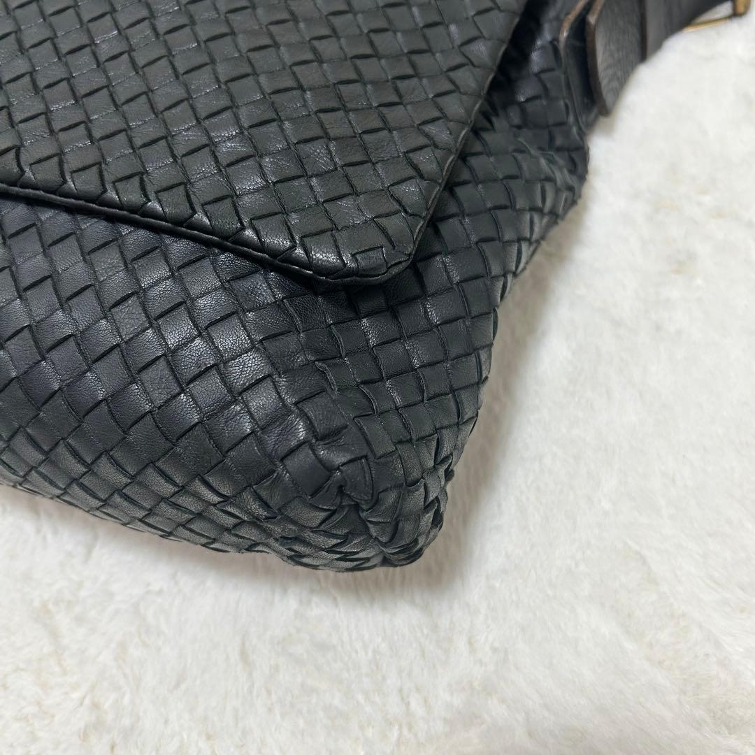 【美品】ボッテガヴェネタ イントレチャート メッセンジャーバッグ ブラック