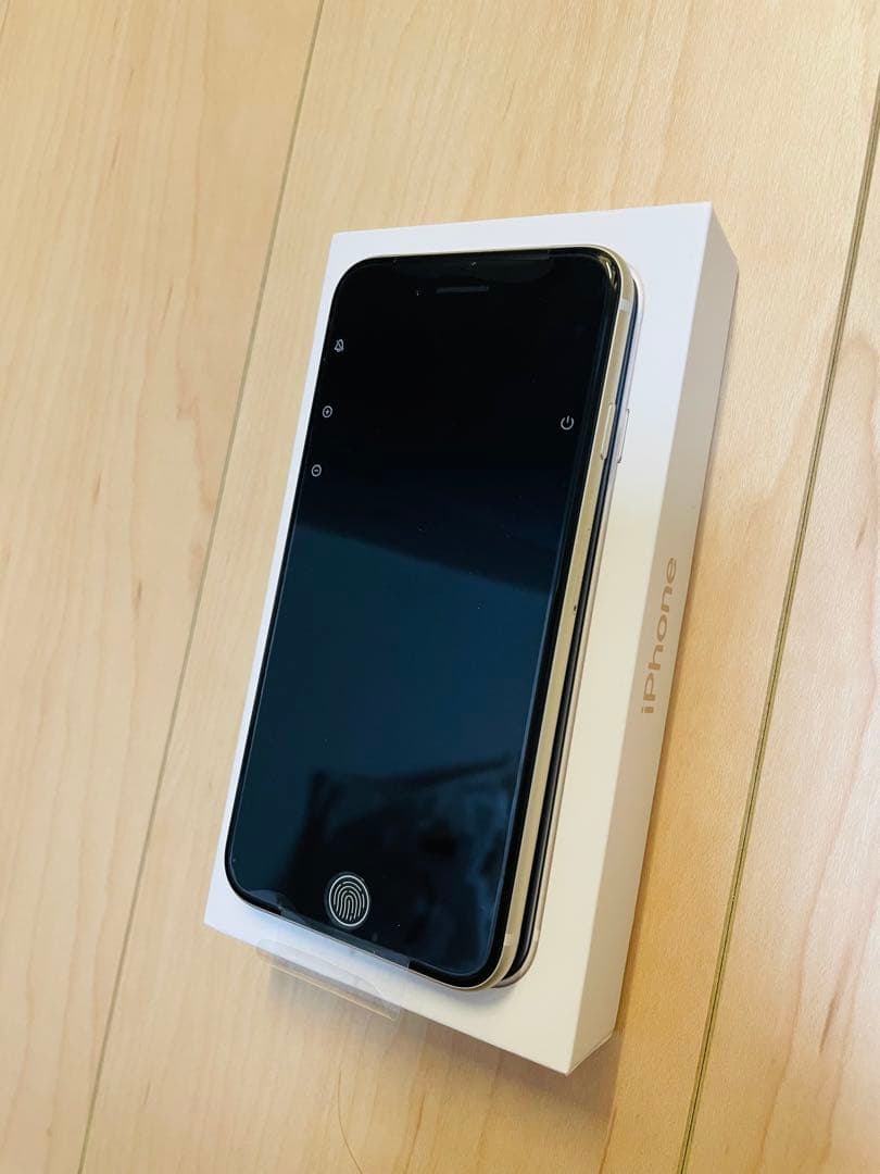 iPhone SE 第3世代 SE3 64GB スターライト初期フィルム付　本体