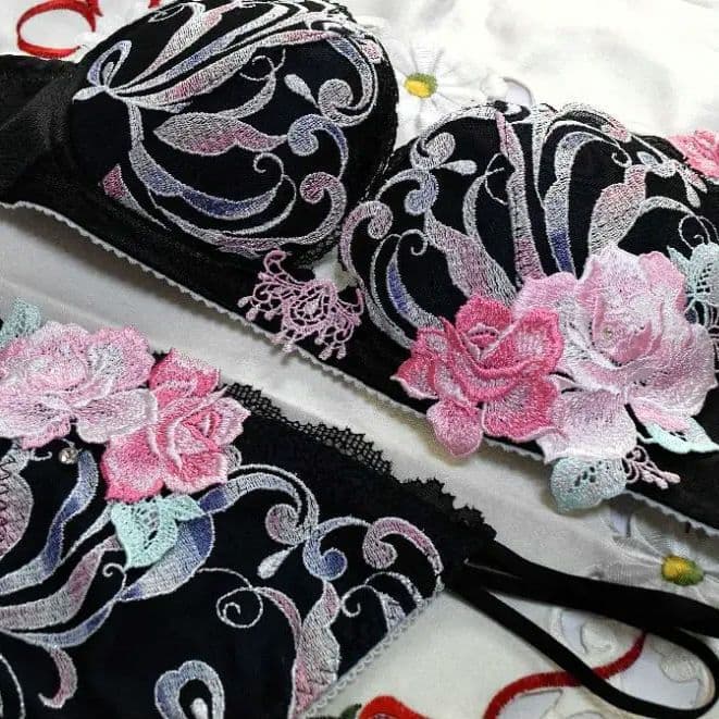 新品☆ワコール☆サルート☆６６Ｇ・リオのカーニバル☆ＢＬ☆Ｄ７０＆ソングＭ