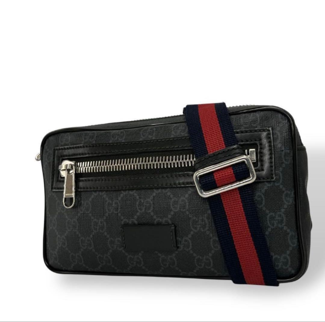 GUCCI ボディバックと長財布のセット