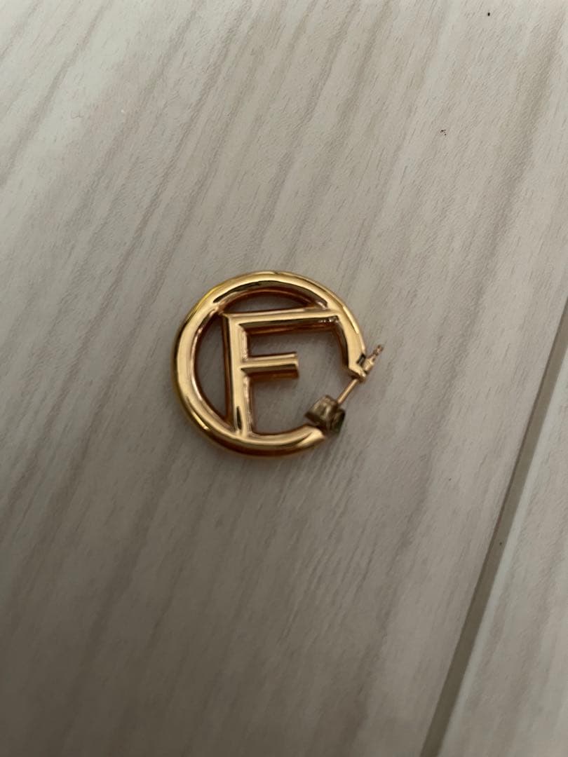 ゴールド Fロゴ ピアス片耳用