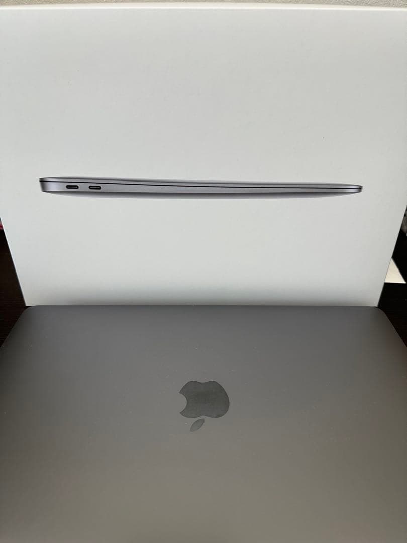 【極美品】バッテリー100%・回数 32回 MacBook Air