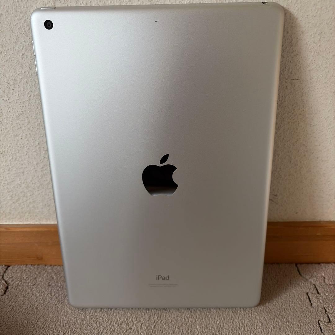 【キキ様購入】Apple iPad シルバー 本体　第9世代　wifi 64GB