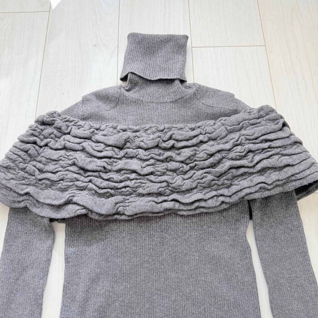 希少✨シャネル　オフショルフリル　リブニット タートルネックセーター ココマーク