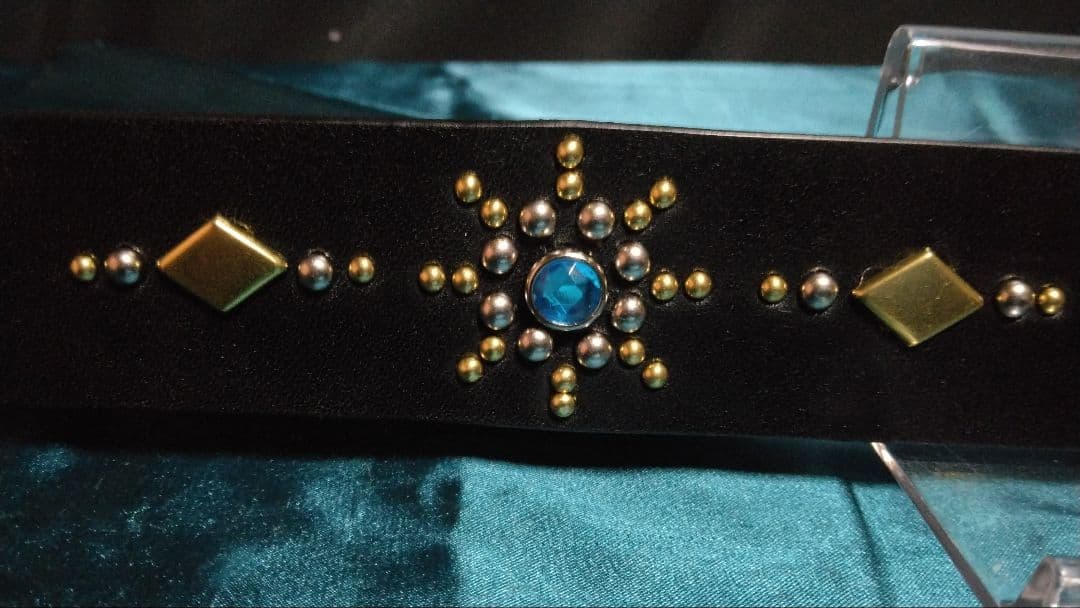 栃木レザー　スタッズブラック　ベルト　アクリル　アクアブルー