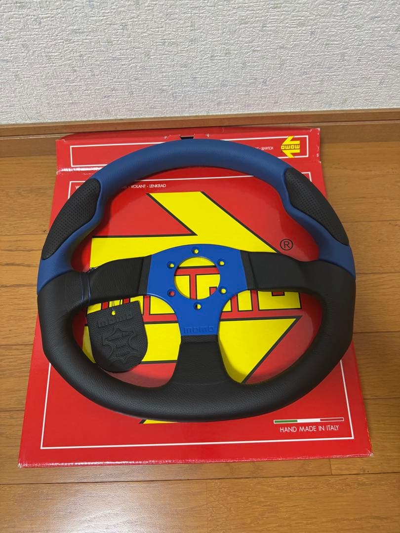 MOMO ステアリング コマンド2 新品未使用