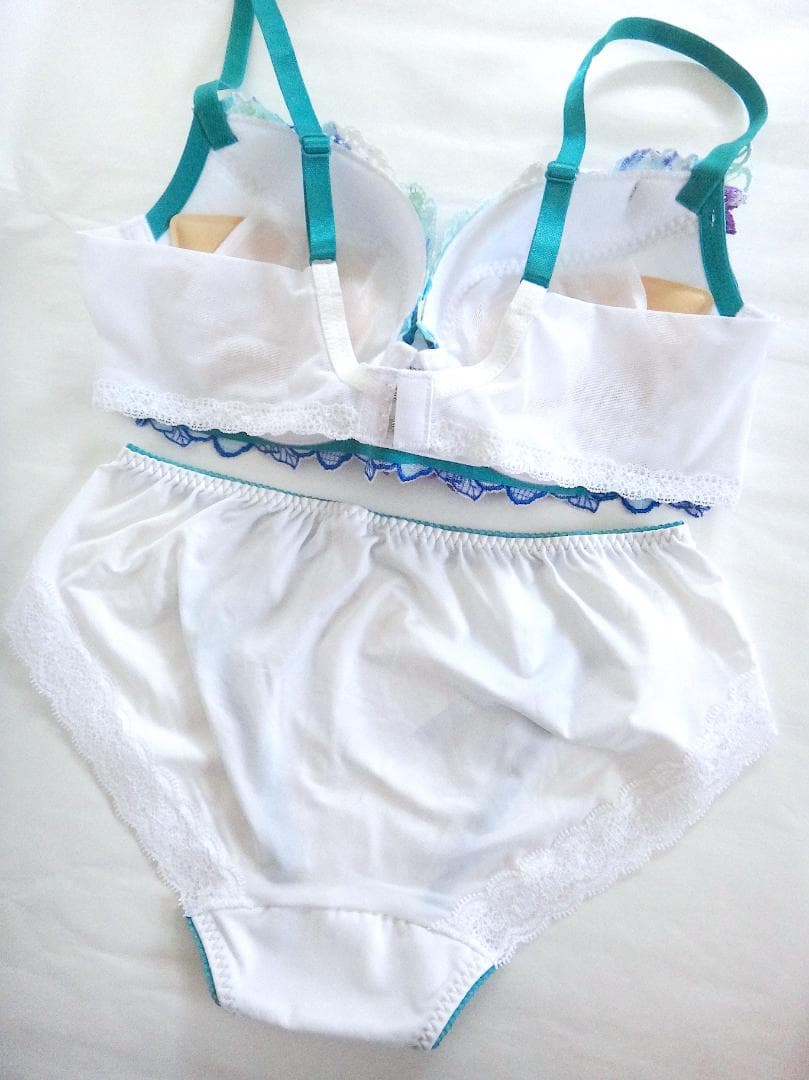 ワコール ルジェ ブラジャーC75 & ショーツL　白水色レース