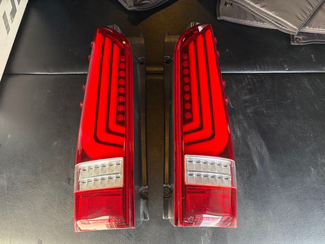 ハイエース　バレンティ×レガンス コラボLED テールライト