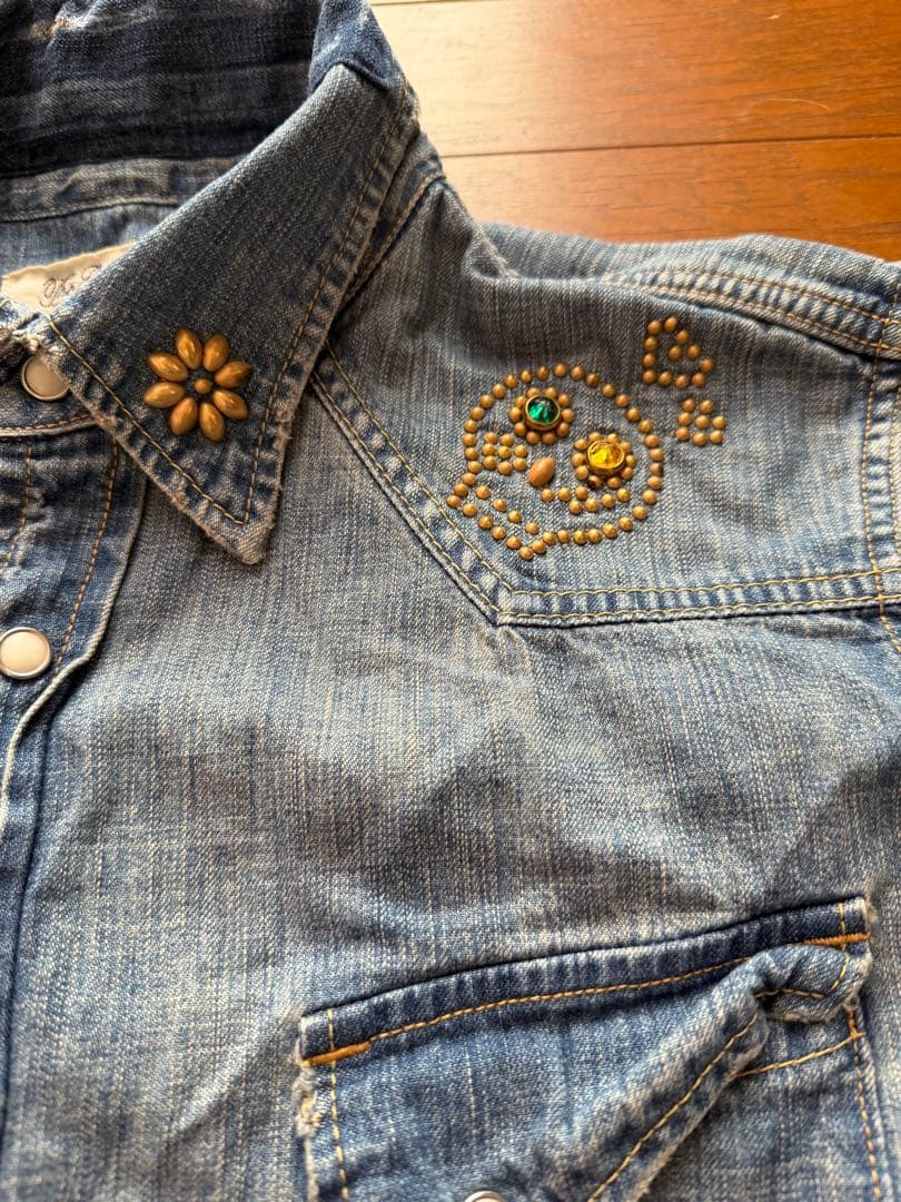 ち*ち様 レミレリーフ　スタッズ　ヴィンテージ加工　ウエスタンデニムシャツ　イン