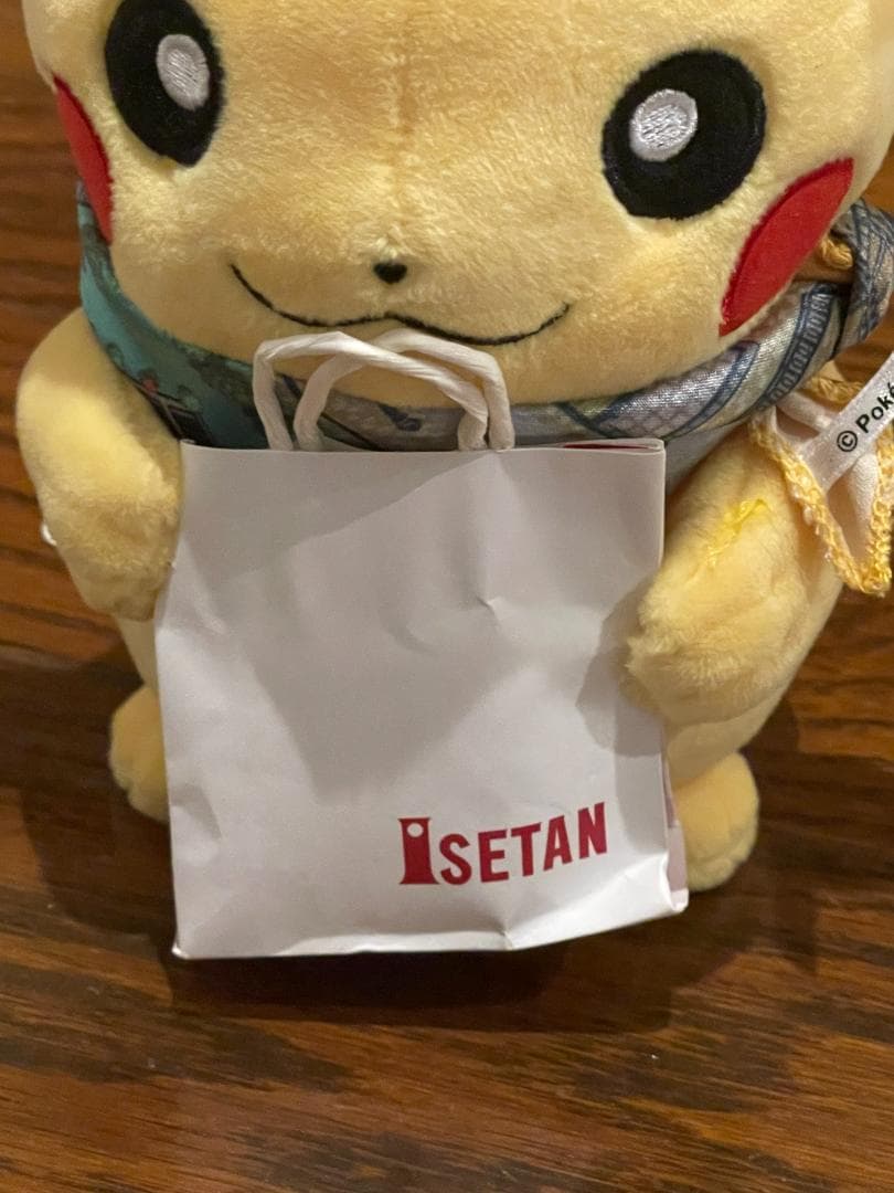 【未使用品・美品】ピカチュウ ぬいぐるみ ISETANバッグ付き
