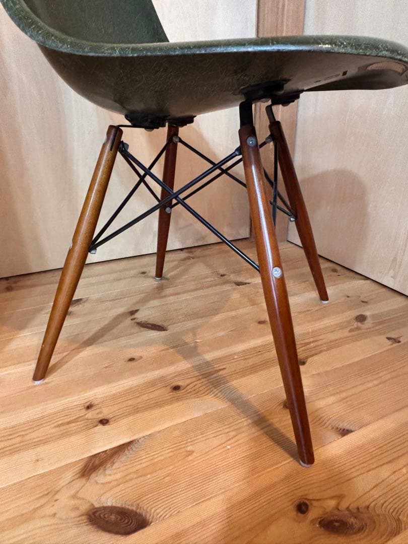 TO27 ハーマンミラー　イームズチェア　サイドシェル